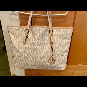 Michael Kors Jet set monogram bag